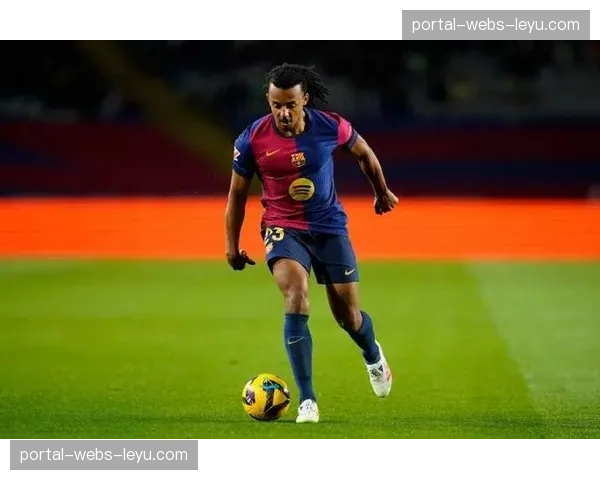 特写：老将华金替补登场，以45岁高龄创下西甲最年长出场球员新纪录