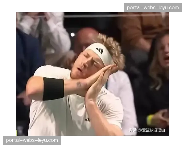 特写镜头：库里命中压哨超远三分后，向客场观众做出“晚安”手势